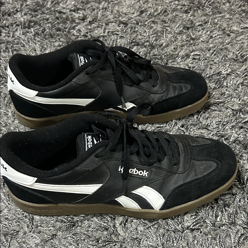 Reebok Men's Black and White Sneakers with Brown Sole